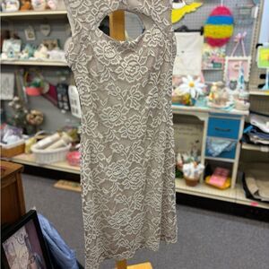 Nightway ladies 4 cream/brown lace dress